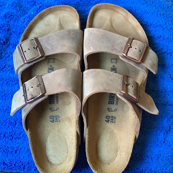 Birkenstock Shoes - BIRKENSTOCK Arizona sandals size 9. Tan Arizona BIRKENSTOCK size 9.